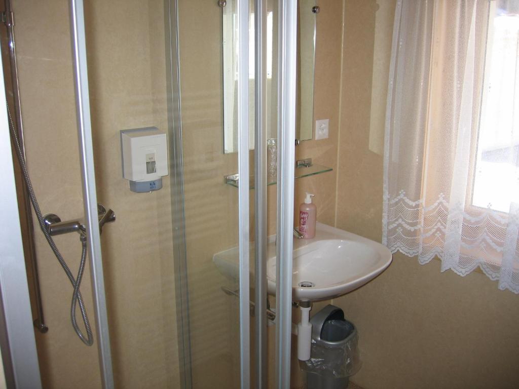 Hotel-Restaurant Drei Tannen ベルヴァルト 部屋 写真